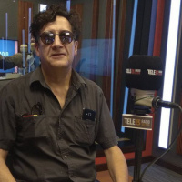 Sembler: Recuerdo a Roberto Parra parchando una guitarra con cemento, para que sonara mejor