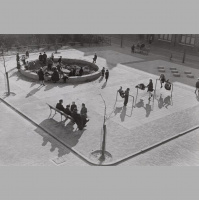 ‘Duurzamer dan sneeuw: de speelplaatsen van Aldo van Eyck’