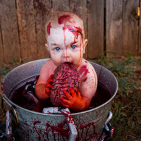 Mom does a zombie photo shoot with kids people are losing it