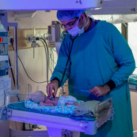 Uber driver buys clothes for sick baby after picking up new mom