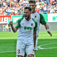 Alfred allein im Hotel