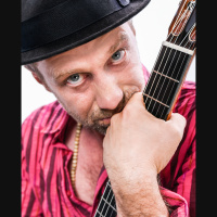 Kabarettist und Multiinstrumentalist Michi Marchner