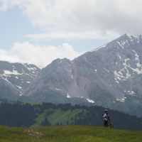 En bici por Asia Central y Gustaaf Deloor, de la Vuelta a la luna de Juanfran de la Cruz – Programa Número 82