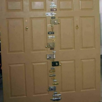 و اغلق الرب عليه - الأبواب المغلقه