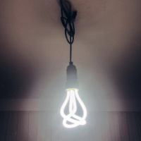 Ik heb een lamp opgehangen en nu ben ik volwassen