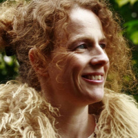 Ep. 23 Siobhan Daffy on bereavement overload when it seems like everyone is dying