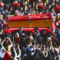 Świat żegna Franciszka. Opowieść o życiu papieża z Argentyny [Tematy Tygodnika]