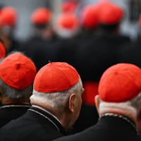 Czy Piotr był „głową Kościoła”? Kiedy i jak powstało papiestwo? [Tematy Tygodnika]