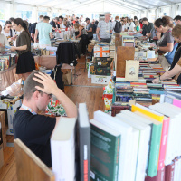 Pisarze, wydawcy i pieniądze: czy rynek książki w Polsce może się zmienić [Tematy Tygodnika]