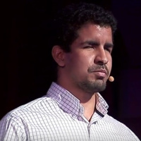 Enhamed Enhamed: yo no perdí la vista, gané la ceguera