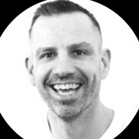 Gareth Dunlop discusses growing up in Belfast during the troubles and his entrepreneurial journey. S1 E3. 