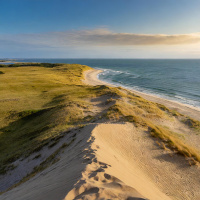 One by Two Seas: A Nature Visualization for Tranquil Sleep