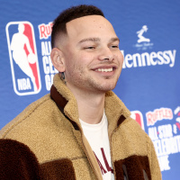 HOT COUNTRY MINUTE! Kane Brown Donates A Gym  Dolly Parton Is One Step Closer To A Major Honor!