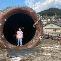 3才の娘と好きな色や食べ物、クリスマスの話をして、絵本を読んで見ました。最後はなぜかパパとママが死んでしまう話になって泣いてしまいました