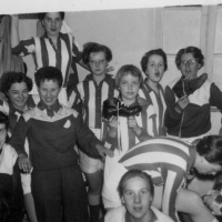 De Utrechtse vrouw die in 1955 de allereerste damesvoetbalclub oprichtte