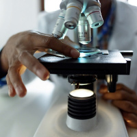 Overheid: investeer ons nu uit de crisis