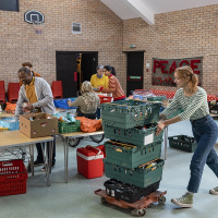 Kwetsbare groepen zien hun brede welvaart in 2022 flink dalen