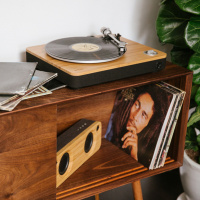 Hoy haremos un viaje musical a través de las décadas