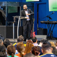 Adoramos a un Cristo Vivo