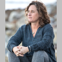 Evelyn McDonnell peels back the layers of Joan Didions world