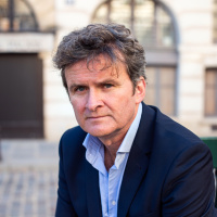 In gesprek met Frank Renout in de tuin van het Palais-Royal