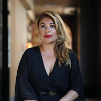 De focus van Yesim Candan