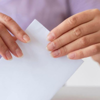 3-12: “Suenan tambores electorales”.