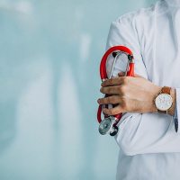 3-4: ¿Qué sucede con los médicos especialistas y las autoridades de la CCSS?