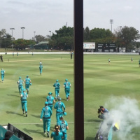 Trapped in Front 4: Sam Heazlett (QLD), Ash Noffke (Heat WBBL)