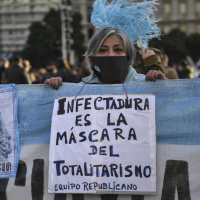 ¿Por qué las ultraderechas del mundo han coincido en subestimar a la pandemia?