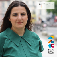 #014 mit Cagla Ilk, Regisseurin, Dramaturgin und Kuratorin am Maxim Gorki Theater