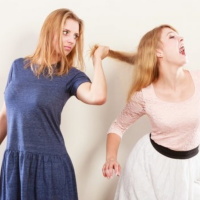 QUIEN ES EL CULPABLE, la amante?? mujeres peleando