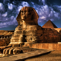 Piramitlerin Altında - Bir H. P. Lovecraft Hikayesi