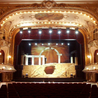 Sahnedeki Gıcırtı 