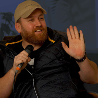 136: كيف تسافر ل 100 دولة على الرجلين - عمر الطيرة