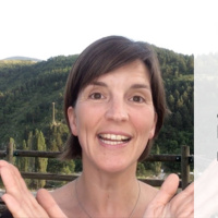 ¿Cómo puedo usar lenguaje socialmente responsable?