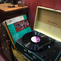 游走在二手市集的’老灵魂‘，聊聊复古到底是什么（上）