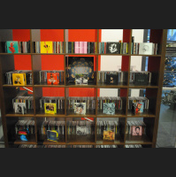 Stimme für deine Lieblingssongs des Jahres ab. Die Auswahl gibts oben unter Songs 2018