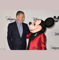 The Weekend, Episode 5 - The Invisible Man. Bob Iger. Rise of the Resistance.