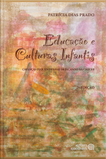 Educação E Culturas Infantis: Crianças Pequenininhas Brincando Na Creche