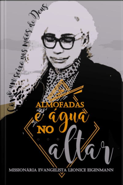 Almofadas E Água No Altar